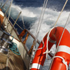 Rettungsring auf einem Schiff auf stürmischer See