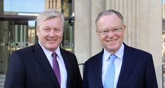 Stephan Weil, Niedersächsischer Ministerpräsident (rechts), und Dr. Bernd Althusmann, Niedersächsischer Minister für Wirtschaft, Arbeit, Verkehr und Digitalisierung.
