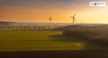 Fotokalender 75 Jahre Niedersachsen; Sonnenuntergang am Kronsberg