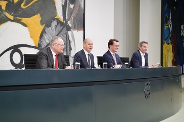 Pressekonferenz des Bundeskanzlers mit den Ministerpräsidenten Stephan Weil und Hendrik Wüst