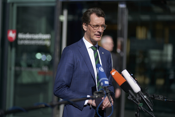 Ministerpräsident Hendrik Wüst vor der Presse