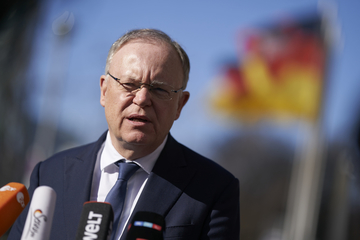 Ministerpräsident Stephan Weil vor der Presse