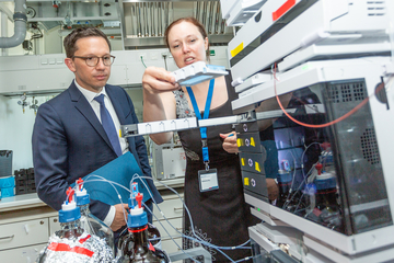 Wissenschaftsminister Falko Mohrs beim Besuch des Helmholtz-Zentrums für Infektionsforschung (HZI) in Braunschweig