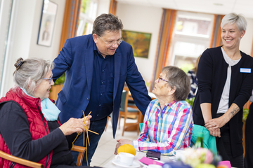 Sozial- und Gesundheitsminister Dr. Andreas Philippi beim Besuch der Sozialstation in Vechta