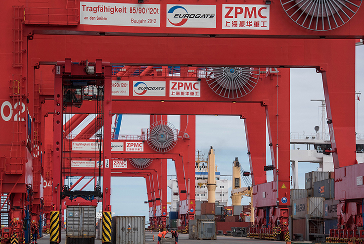 Das Container-Terminal JadeWeserPort in Wilhelmshaven.