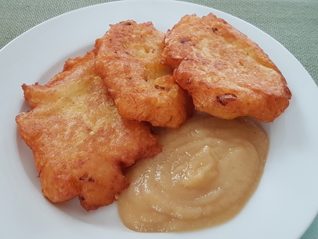 Kartoffelpuffer mit Apfelkompott