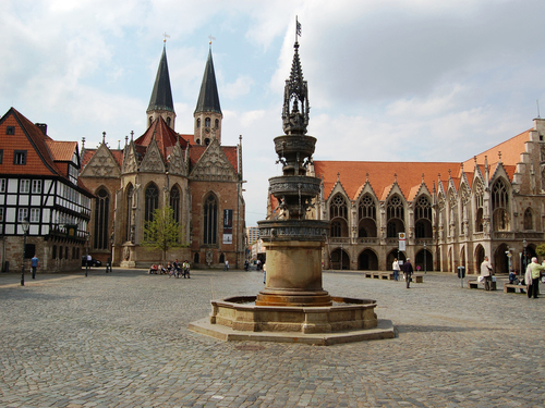 Braunschweiger Altstadtmarkt mit St Martini, Marienbrunnen, Altstadtrathaus, Gewandhaus