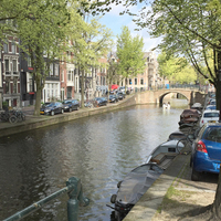 Gracht in Amsterdam (Niederlande)