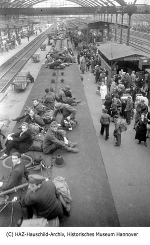 Überfüllter Bahnhof in Hannover