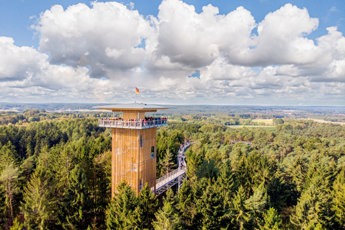 Baumwipfelpfad Heide Himmel