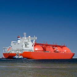 Flüssiges Erdgas (LNG) wird in speziellen Frachtschiffen transportiert.