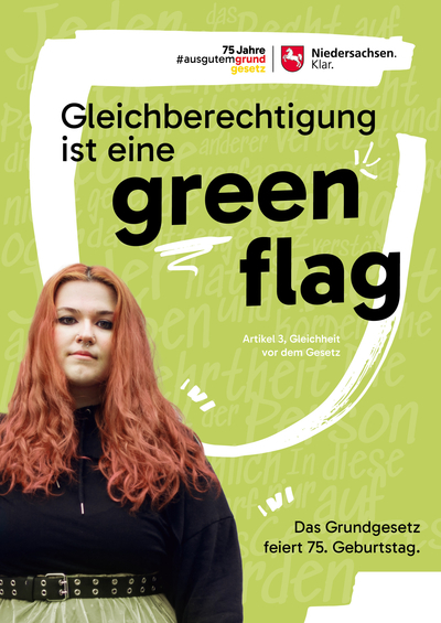 Plakatmotiv 75 Jahre Grundgesetz: Gleichberechtigung ist eine green flag.