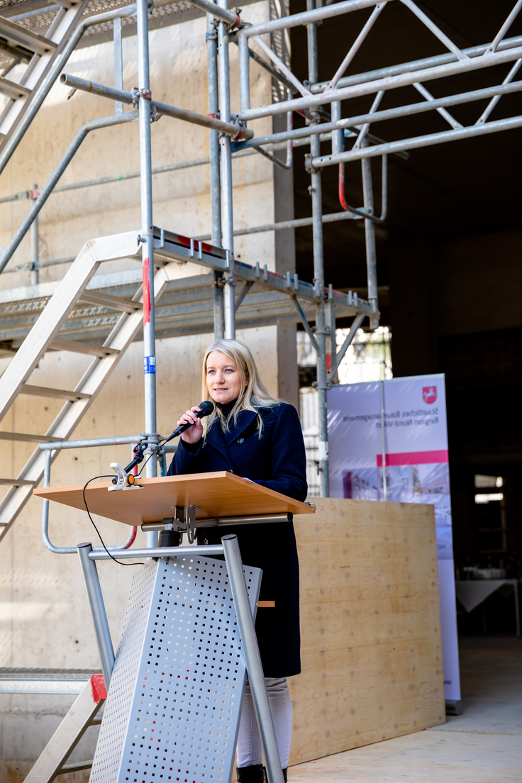 Justizministerin Dr. Kathrin Wahlmann beim Richtfest des Justizzentrums Osnabrück.