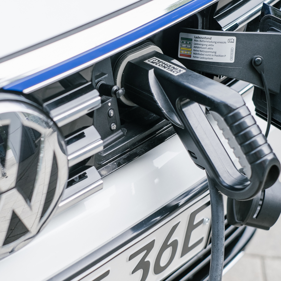 Der Hybrid-Passat GTE ist nur ein Beispiel dafür, wie Volkswagen die E-Mobilität vorantreibt.