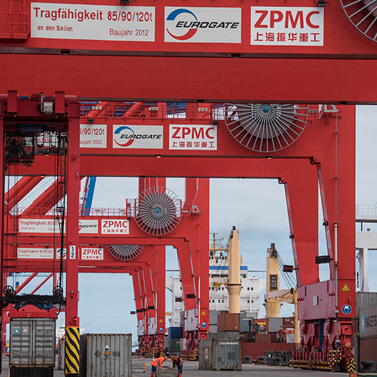 Das Container-Terminal JadeWeserPort in Wilhelmshaven.