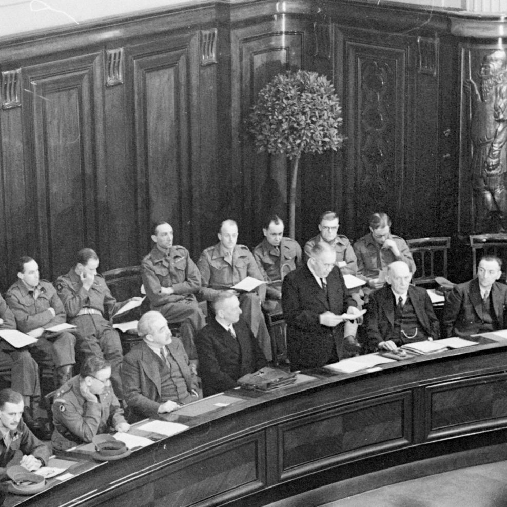 Erste Ratssitzung in Hannover nach Kriegsende