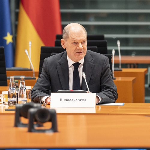 Bundeskanzler Olaf Scholz bei einer Videokonferenz zur aktuellen Lage der Coronavirus-Pandemie (SARS-CoV-2 / COVID-19) mit den Regierungschefinnen und -chefs der Bundesländer, im Bundeskanzleramt