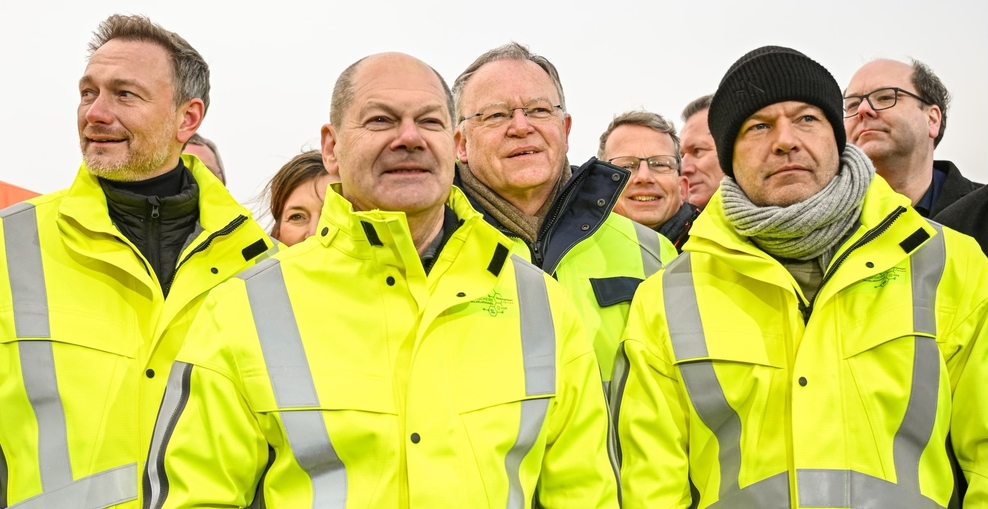 Ministerpräsident Stephan Weil mit Bundeskanzler Olaf Scholz, Finanzminister Christian Lindner und Wirtschaftsminister Robert Habeck